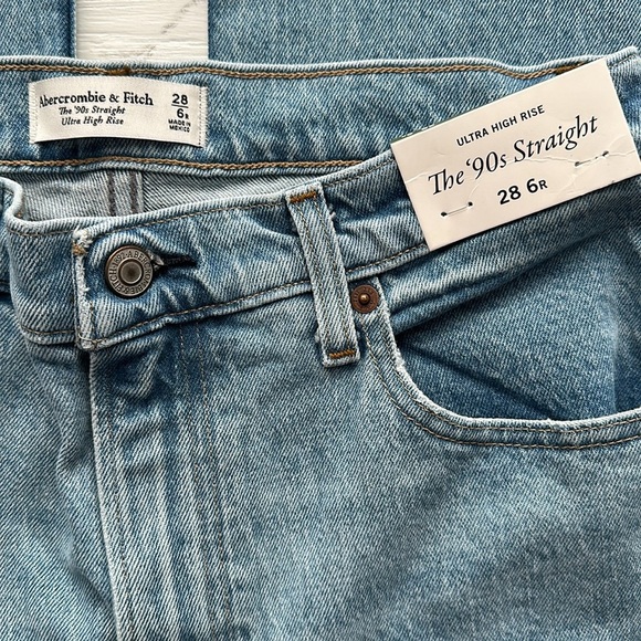 NWT Abercrombie & Fitch Ultra High Rise 90s Straight Jean in Light Destroyed 6 - Picture 10 of 13